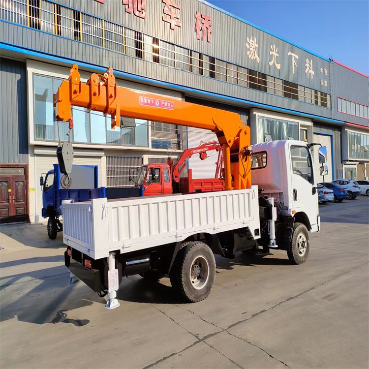 平陆县三轮随车吊定制 农用改装机自备吊中瑞长期出售